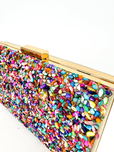 Horizontal clutch with colored stones