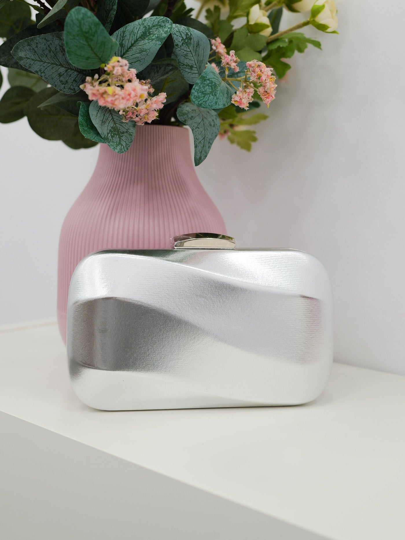 Silver wave effect clutch