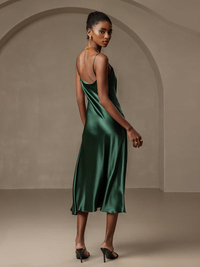 Reines Seidenkleid mit Spaghettiträgern und Schlitz