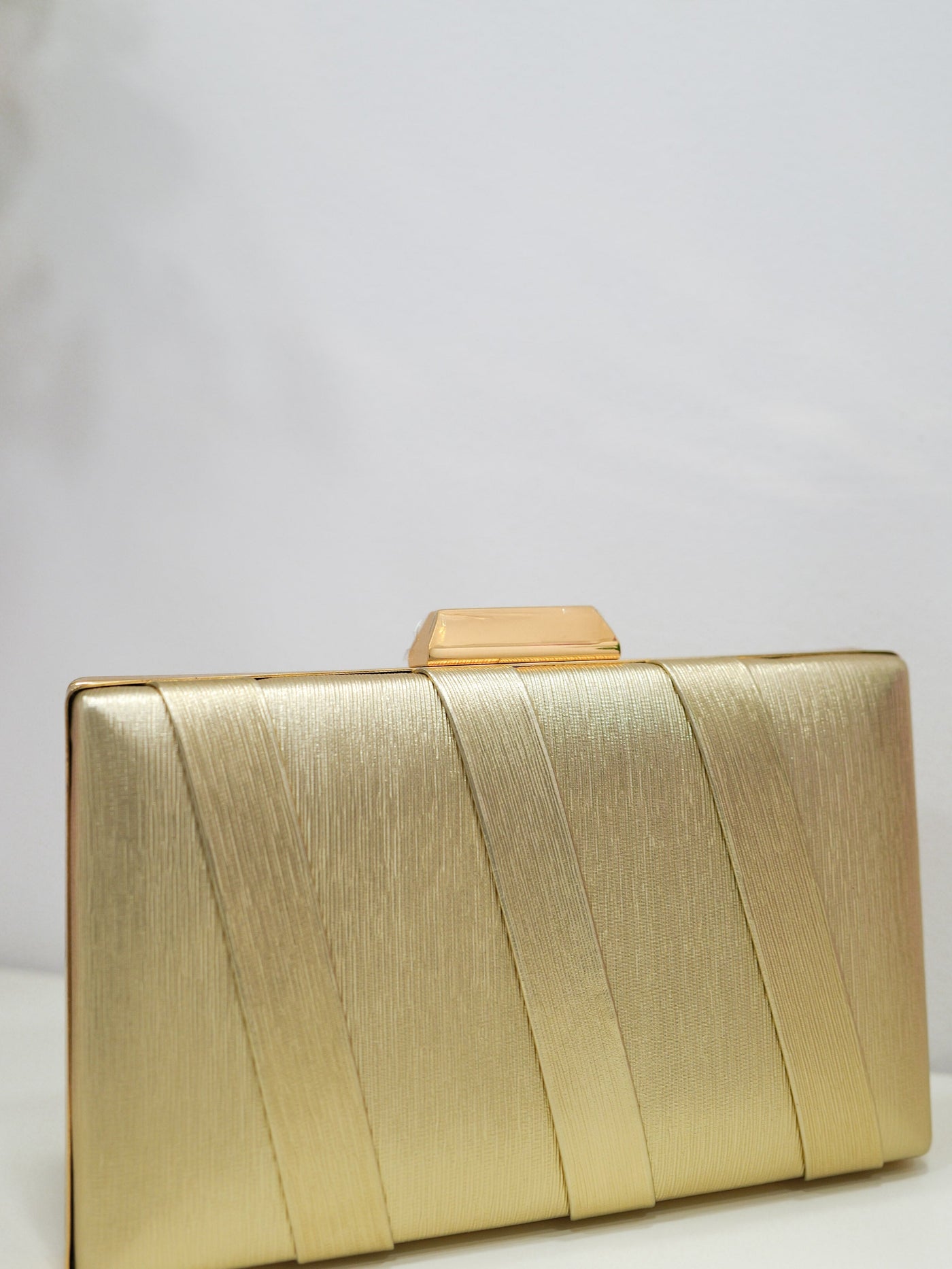 Clutch bands golden texture