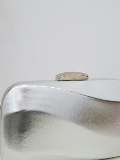 Silver wave effect clutch