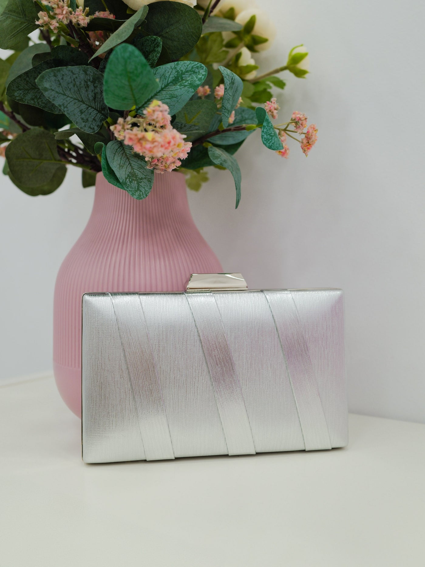 Clutch bands silver texture