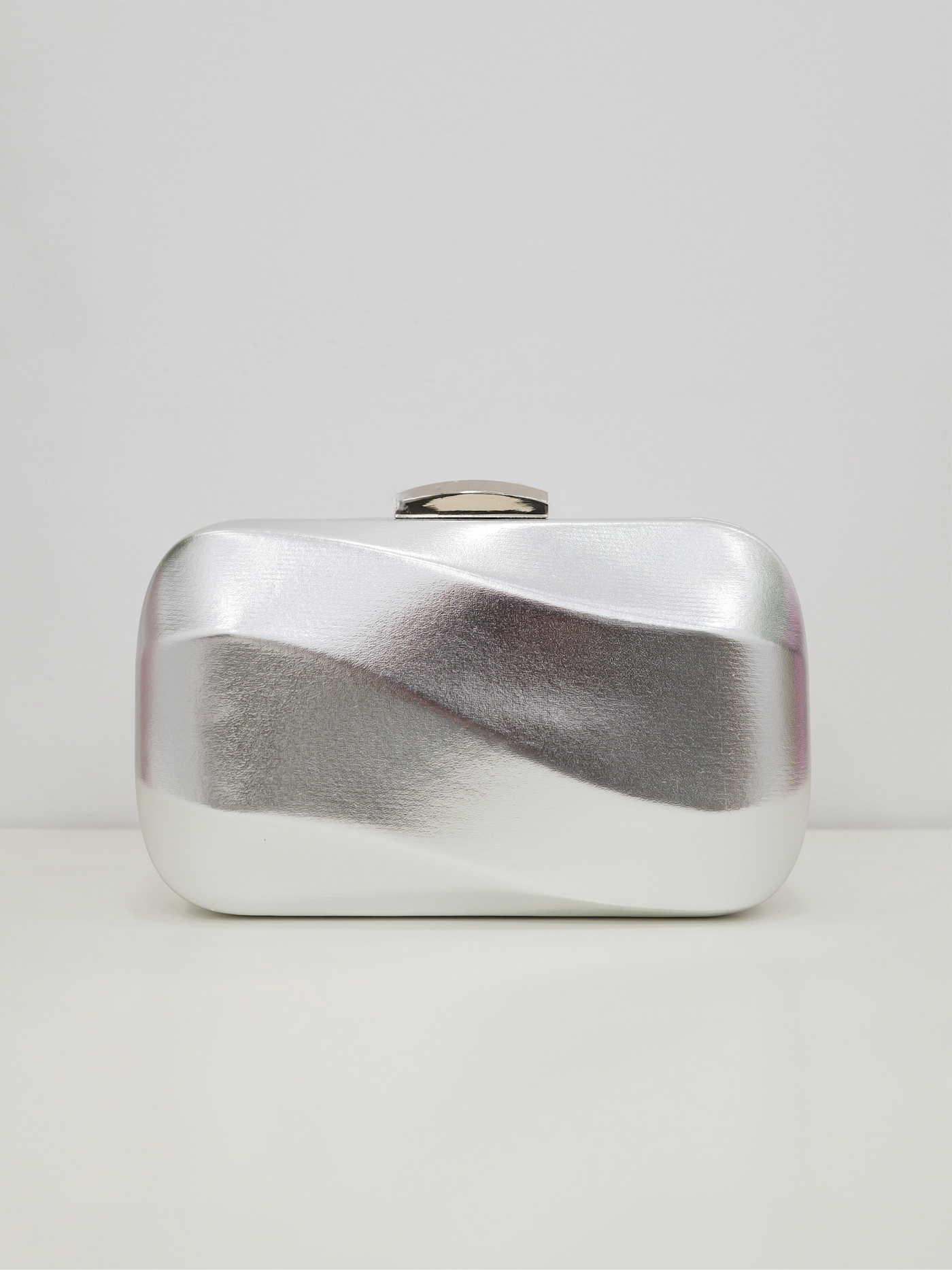 Silver wave effect clutch