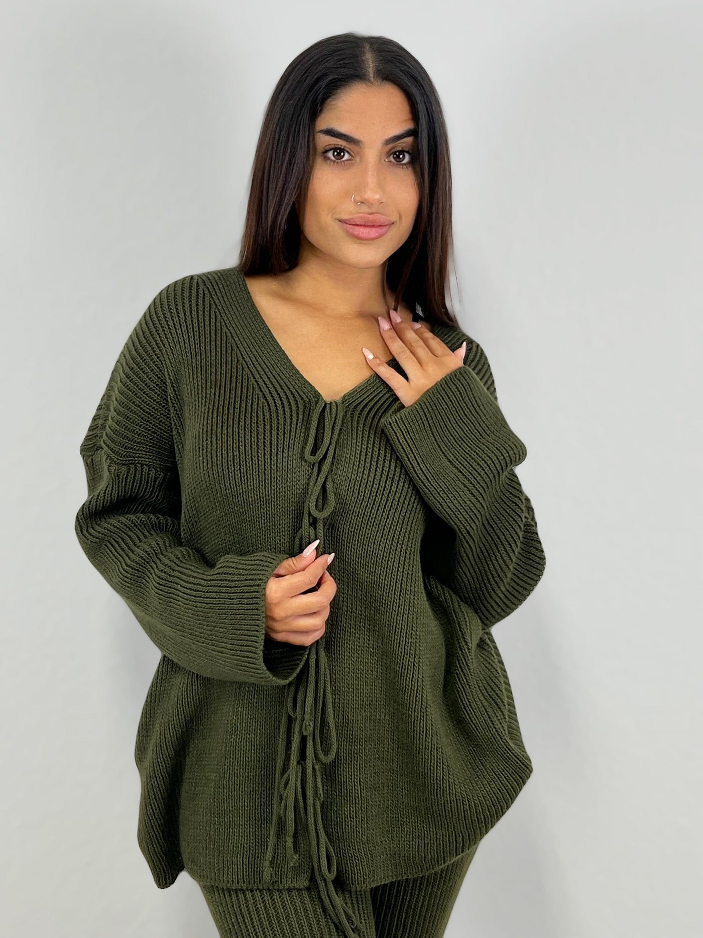 Set aus Cardigan mit Schleifen und Hose