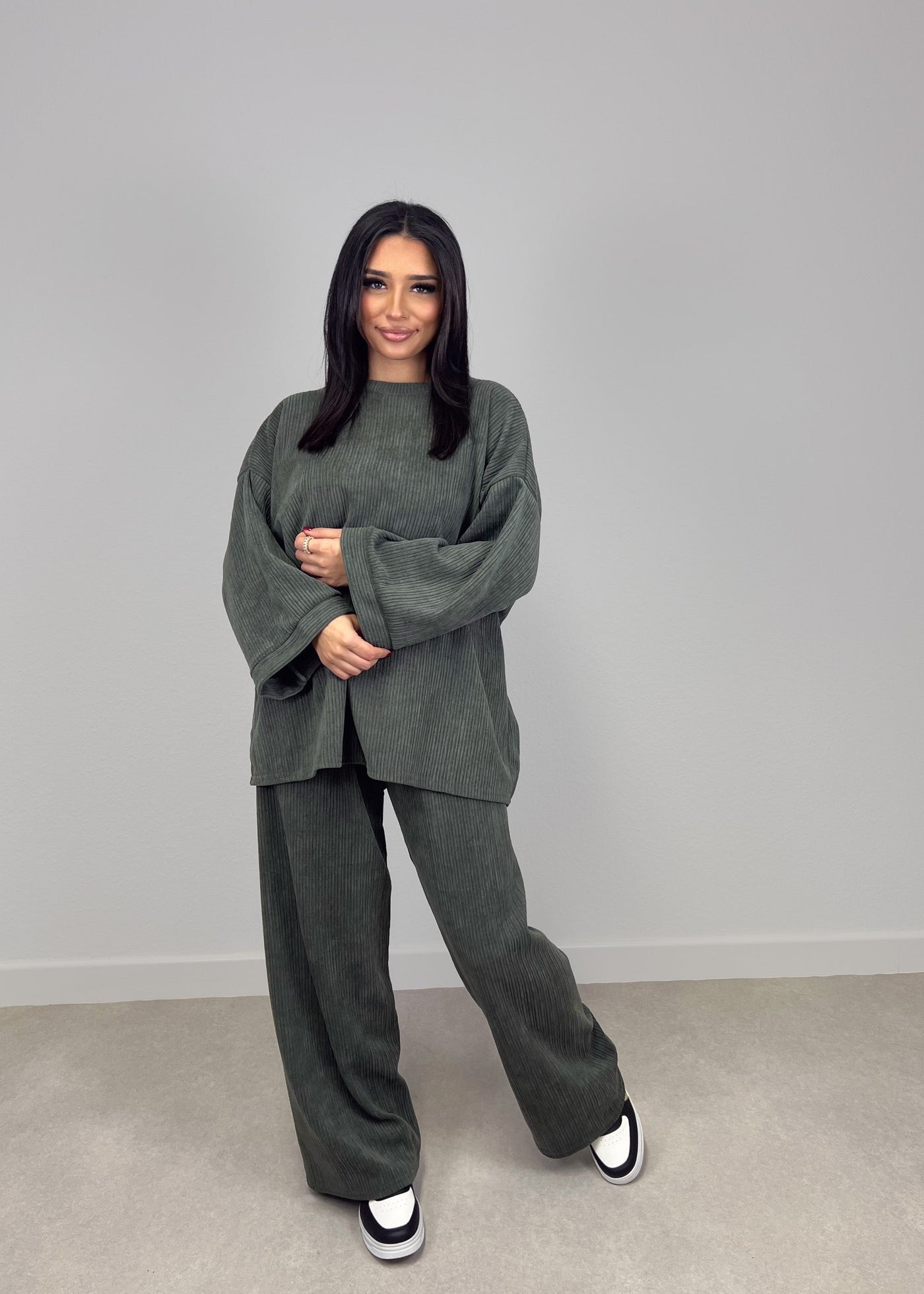Cord-Set mit Oberteil und Hose Khaki