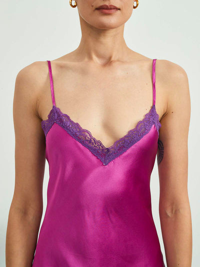Nachthemd-Slip-Kleid aus reiner Seide mit Spitzenbesatz und geteiltem Saum