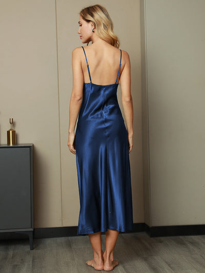 Langes Maxikleid mit Kuttenhalsband aus reiner Seide